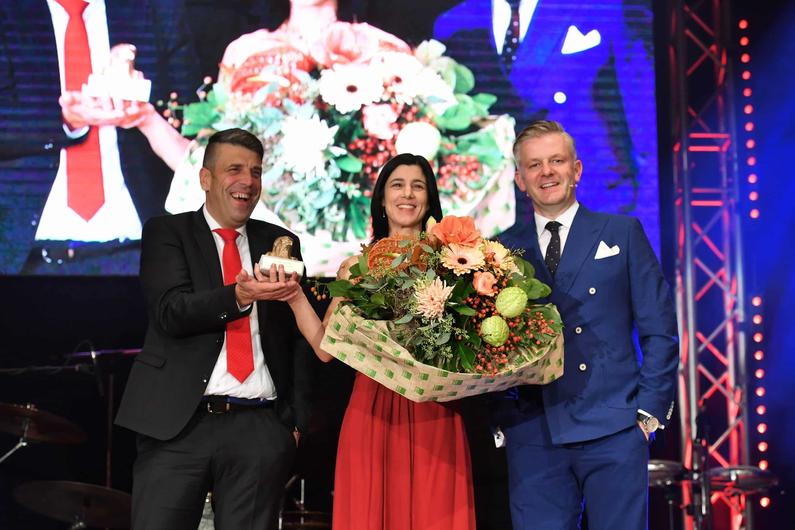 Auszeichnung als „Stimme des Jahres“ an Schaffhauser Sportler- und Künstlergala 2017 mit Moderator Rainer Maria Salzgeber und Beat Ellenberger.