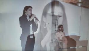 Videoaufnahmen als Sängerin für Event in Kirche.