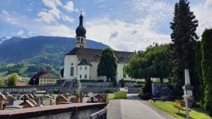 Engagiert als Sängerin in Kirche Mels.