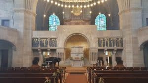 Als Hochzeitssängerin in Pauluskirche Basel engagiert.