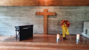 Sängerin an Beerdigung auf Friedhof Uster.