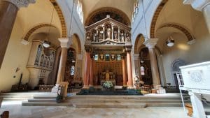 Hochzeitssängerin in Kirche in Olten.