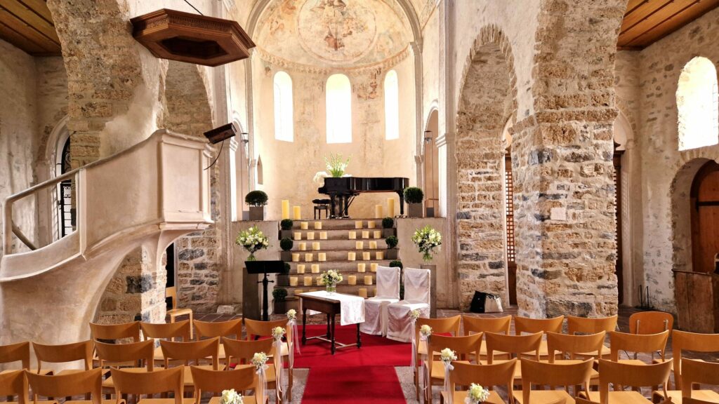 Ihre Sängerin Natalie Gozzi für freie Trauung in der Schlosskirche Spiez.