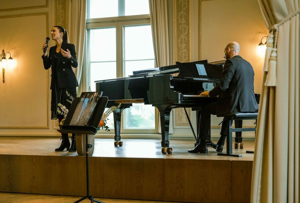 Sängerin Natalie Gozzi für Trauerfeier in Bern.