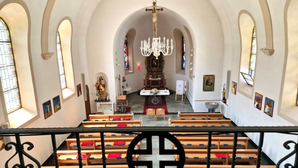 Hier Hochzeitssängerin für Ihre Trauung im Wallis buchen!