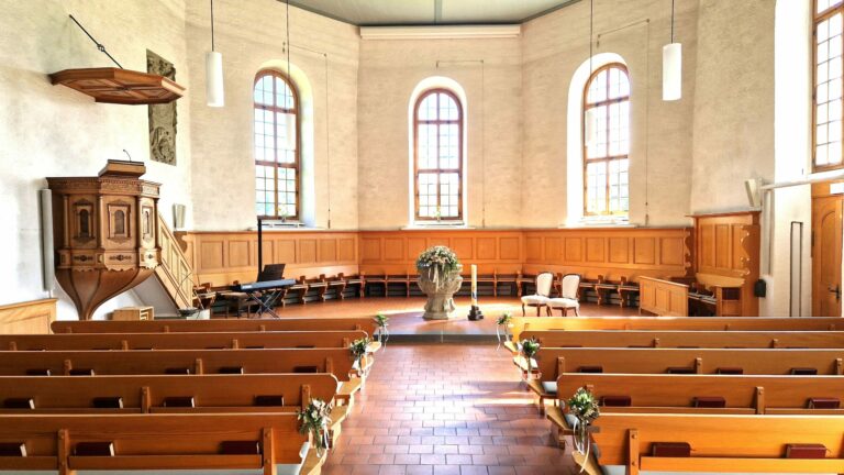 Hochzeitssängerin Natalie Gozzi für Ihre Trauung in Thierachern, Bern und der ganzen Schweiz.