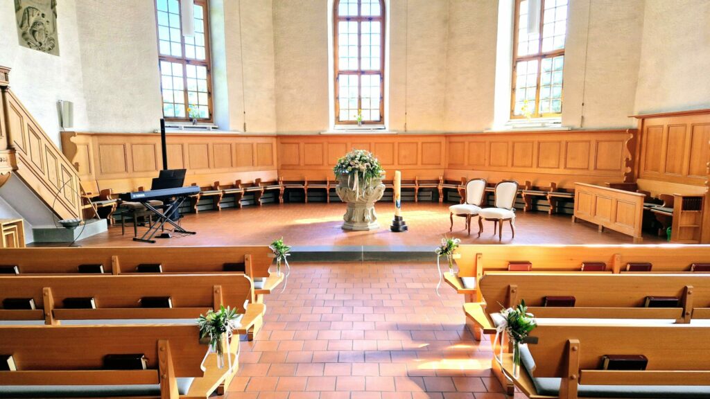 Ihre Hochzeitssängerin Natalie Gozzi für freie oder kirchliche Trauung in Thierachern und Kanton Bern.