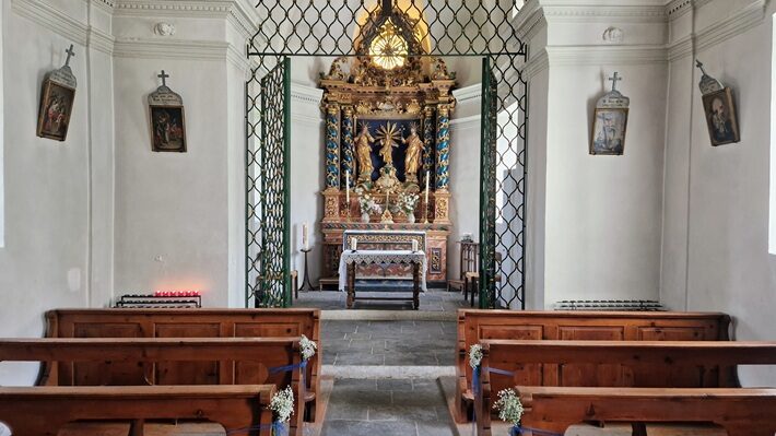Sängerin Natalie Gozzi für berührende Momente an Taufe in Zermatt.