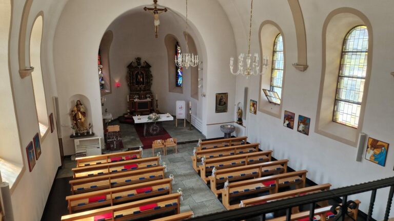 Hier Hochzeitssängerin für Trauung im Wallis buchen!