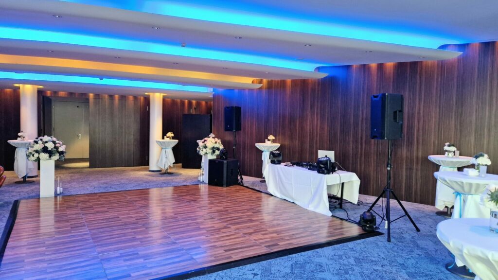 Hier die Sängerin Natalie Gozzi für einen Geburtstag im Dolder in Zürich buchen.