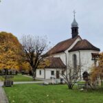 Trauersängerin auf Friedhof Einsiedeln