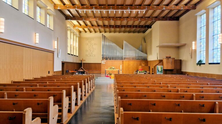 Hier Sängerin für Beerdigung in Sirnach im Thurgau buchen!