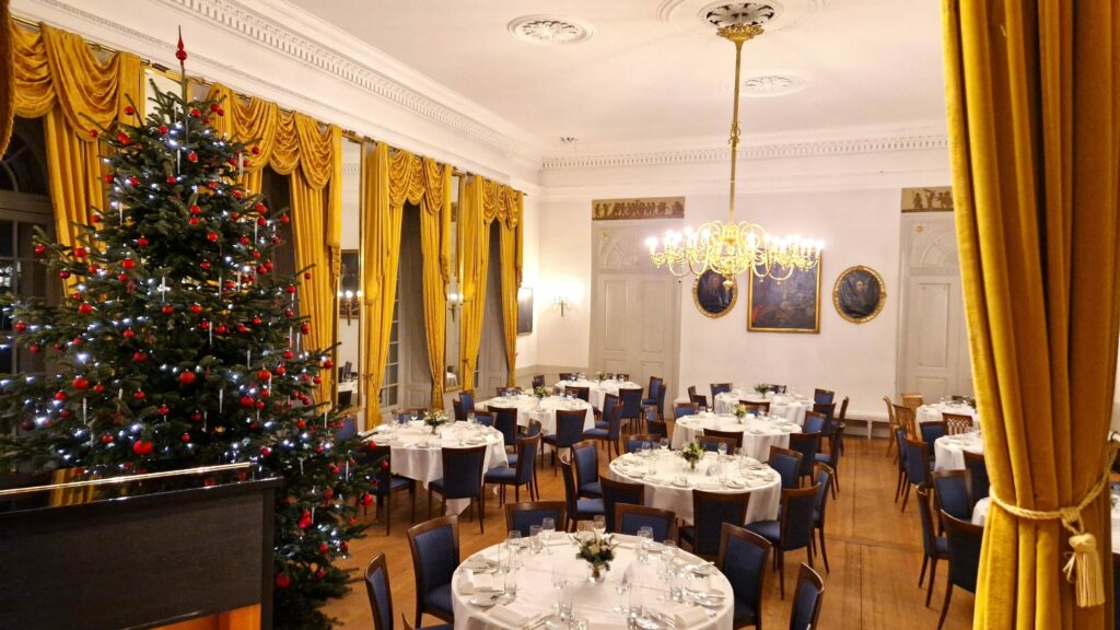 Hier Sängerin für Ihre Weihnachtsfeier im Herren zu Schützen in Luzern buchen.