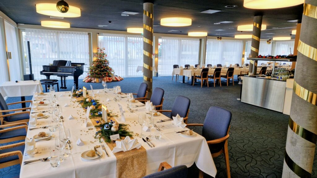 Die Sängerin Natalie Gozzi ist die Musikerin für Ihre Weihnachtsfeier in der ganzen Schweiz.