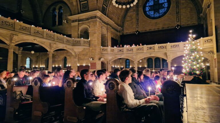 Natalie Gozzi, die Sängerin für Ihre Weihnachtsfeier in Zürich.