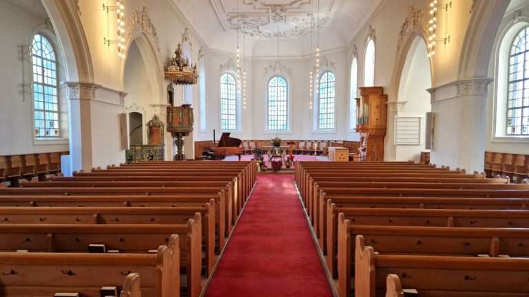 Trauersängerin Natalie Gozzi für Abdankung in Brugg im Aargau.