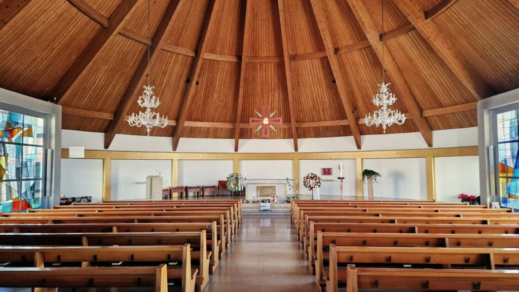 Trauersängerin Natalie Gozzi für Trauerfeier, Beerdigung, Beisetzung in Wolfwil, Solothurn und der ganzen Schweiz.