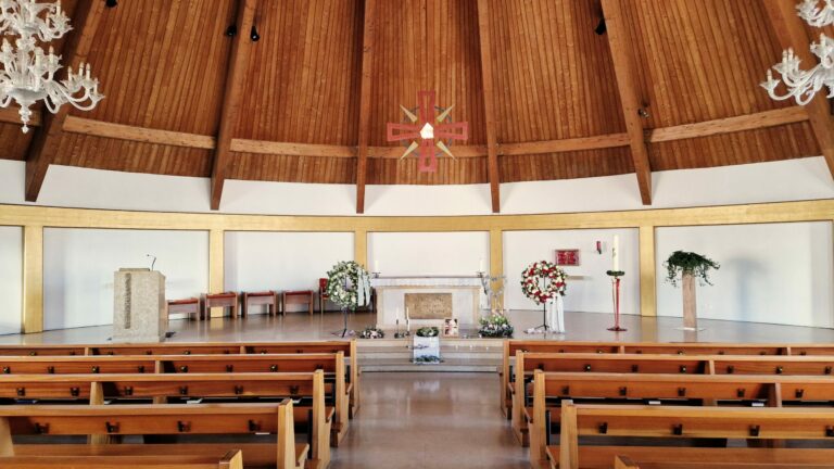 Ihre Sängerin Natalie Gozzi für Trauerfeier und Beisetzung in Wolfwil, Solothurn und Schweiz buchen.