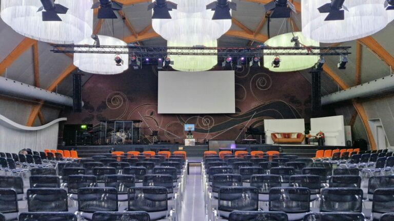 Ihre Sängerin Natalie Gozzi für Trauerfeier in Bubikon und Umgebung.