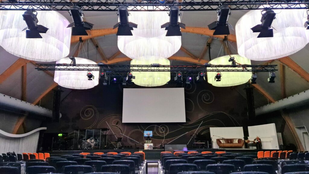 Ihre Sängerin Natalie Gozzi für Beerdigung und Trauerfeier in Bubikon und der ganzen Schweiz.