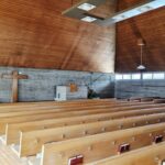 Trauersängerin in Kapelle des Friedhofs Uster