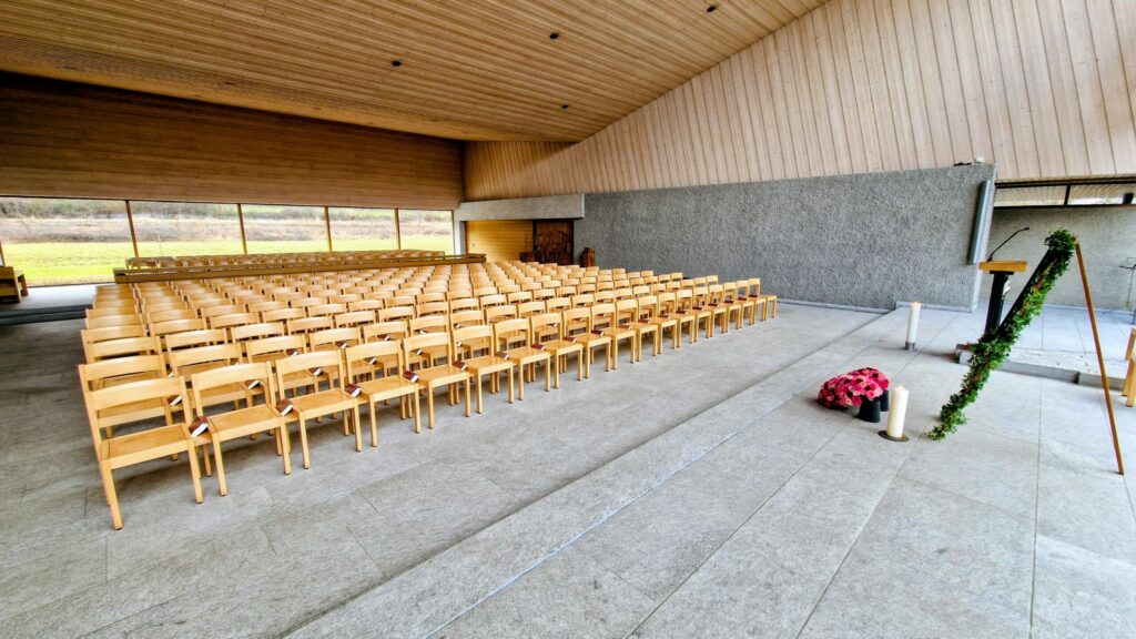 Natalie Gozzi singt an Beerdigungen und Trauerfeiern in Zürich und der gesamten Schweiz.