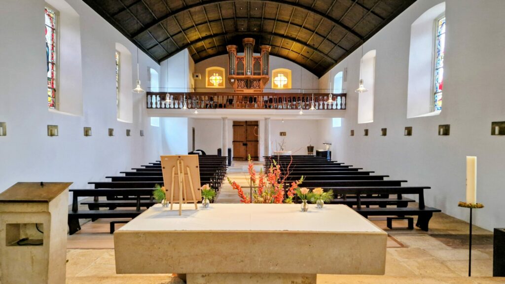 Die Sängerin Natalie Gozzi für Trauerfeier und Beerdigung buchen.