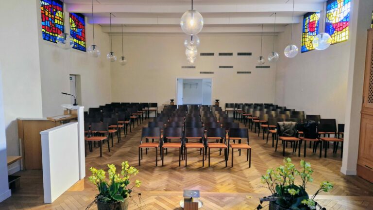 Sängerin Natalie Gozzi für Beerdigung im Krematorium Bern buchen.
