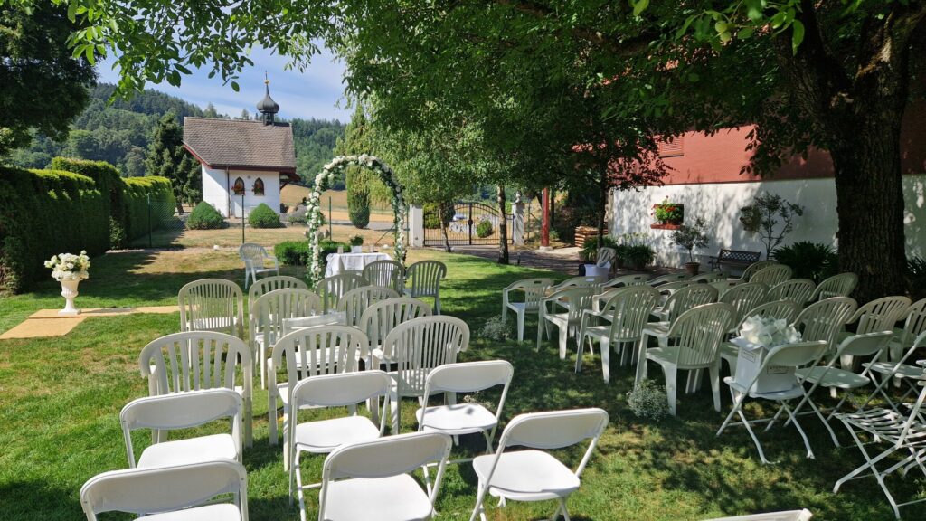 Natalie Gozzi singt an Ihrer Trauung oder am Hochzeitsfest in der ganzen Schweiz.