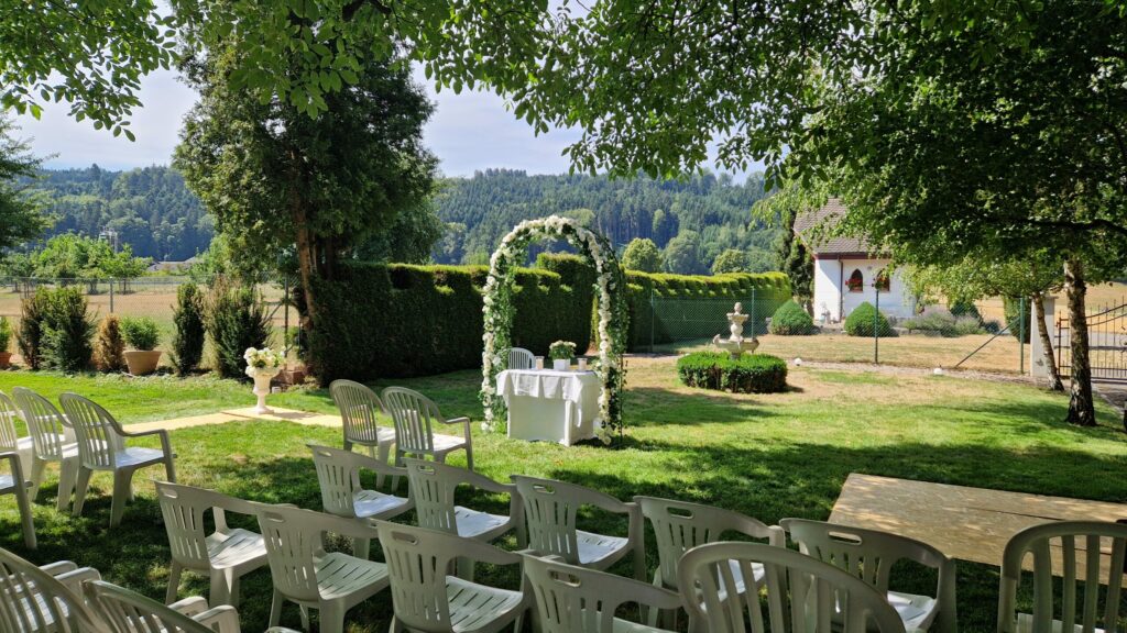 Hier Ihre Hochzeitssängerin buchen - für die ganze Schweiz.