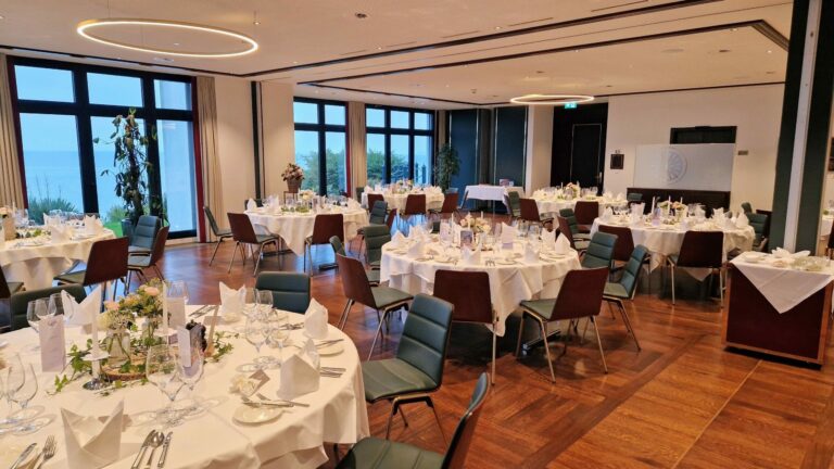 Hier Ihre Hochzeitssängerin für Feier am Bodensee buchen.